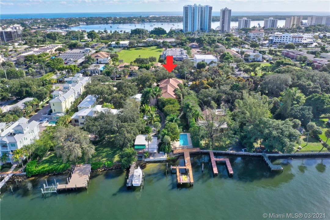 Недавно продано: $1,495,000 (3 спален, 4 ванн, 3110 Квадратных фут)