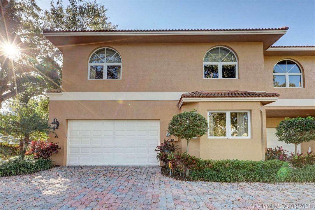 Недавно продано: $1,495,000 (3 спален, 4 ванн, 3110 Квадратных фут)