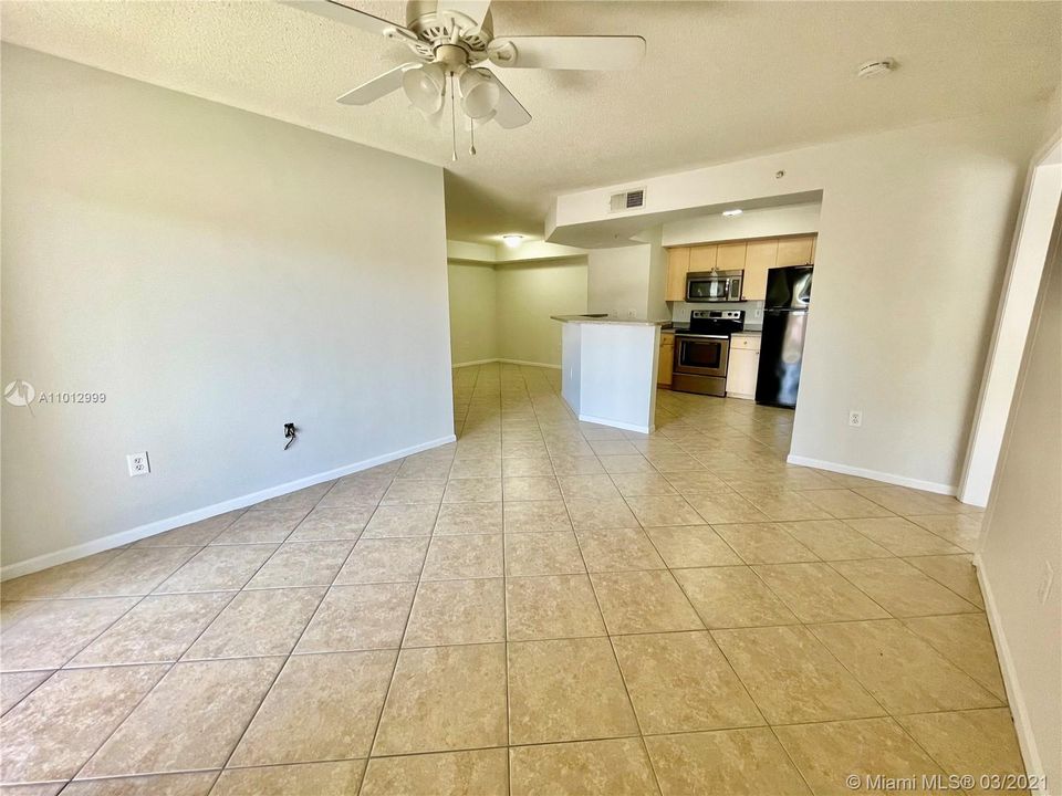 Recently Rented: $1,400 (2 beds, 2 baths, 1065 Square Feet)