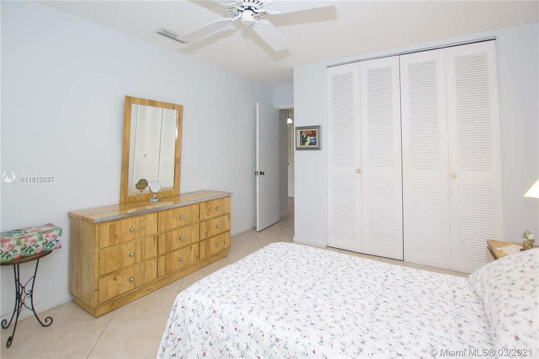 Recently Sold: $90,000 (1 beds, 1 baths, 804 Square Feet)
