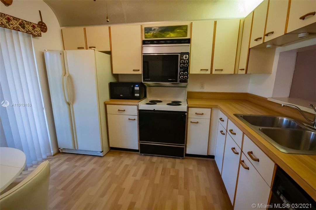 Vendido Recientemente: $189,000 (2 camas, 2 baños, 1200 Pies cuadrados)