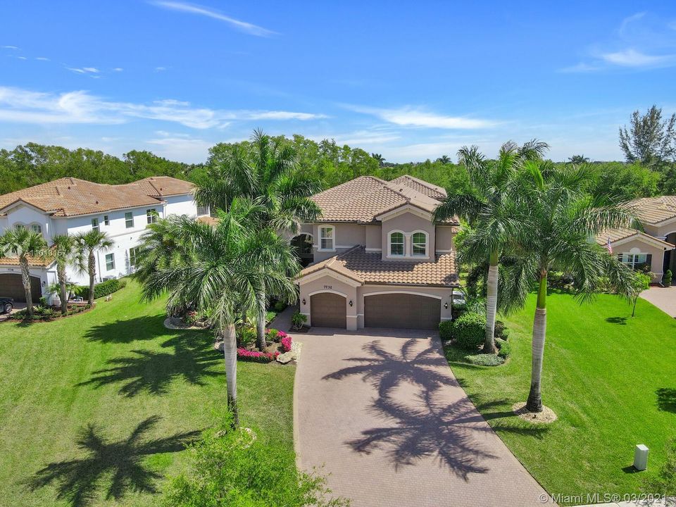 Recently Sold: $1,275,000 (5 beds, 5 baths, 4837 Square Feet)