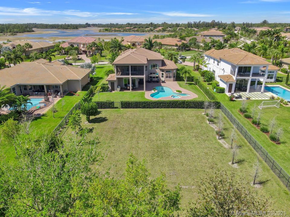 Recently Sold: $1,275,000 (5 beds, 5 baths, 4837 Square Feet)