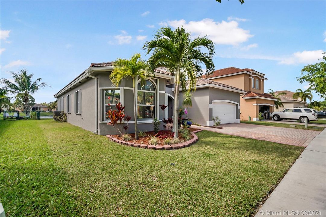 Recently Sold: $343,000 (4 beds, 2 baths, 2122 Square Feet)