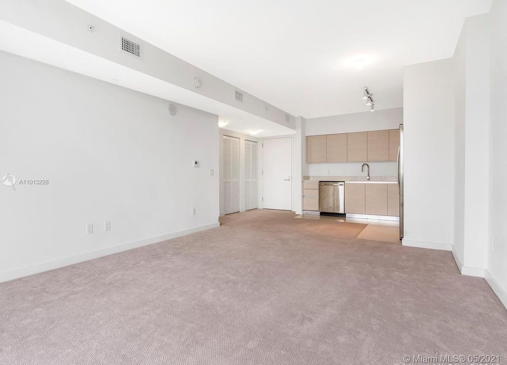 Recently Sold: $330,000 (1 beds, 1 baths, 648 Square Feet)