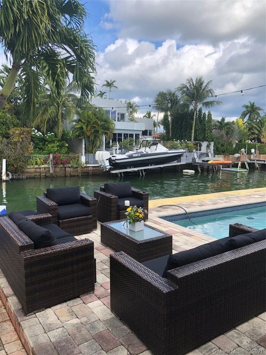 Recently Sold: $1,500,000 (4 beds, 2 baths, 2204 Square Feet)