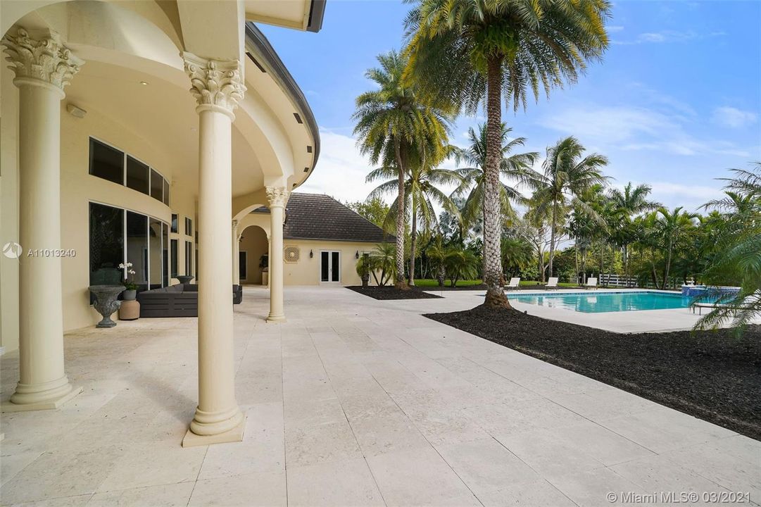 Recently Sold: $3,800,000 (6 beds, 6 baths, 7543 Square Feet)