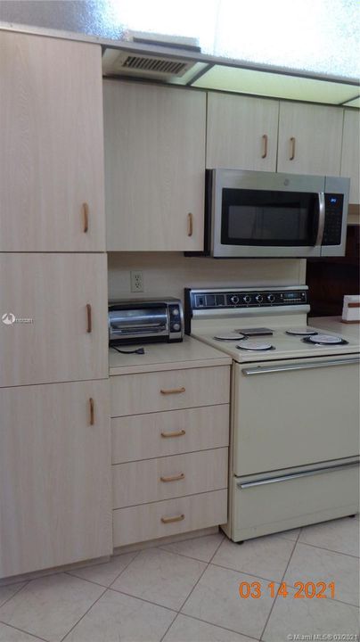 Pantry, Stove, Pass thru