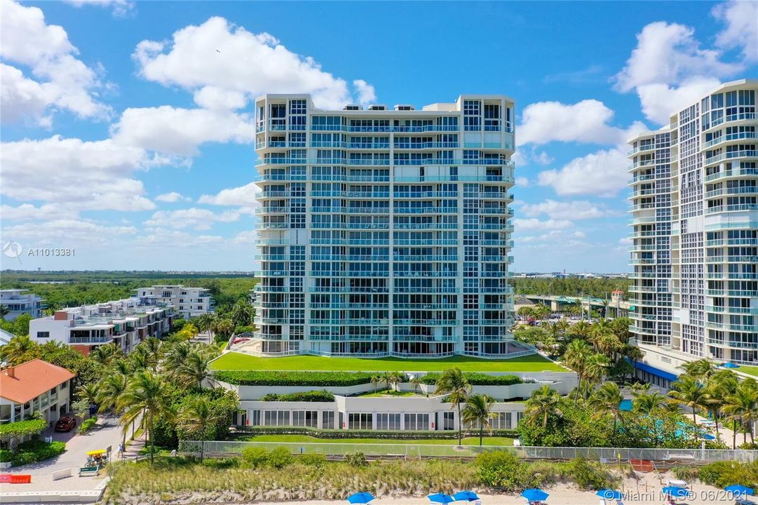 Recently Sold: $702,000 (2 beds, 2 baths, 1800 Square Feet)