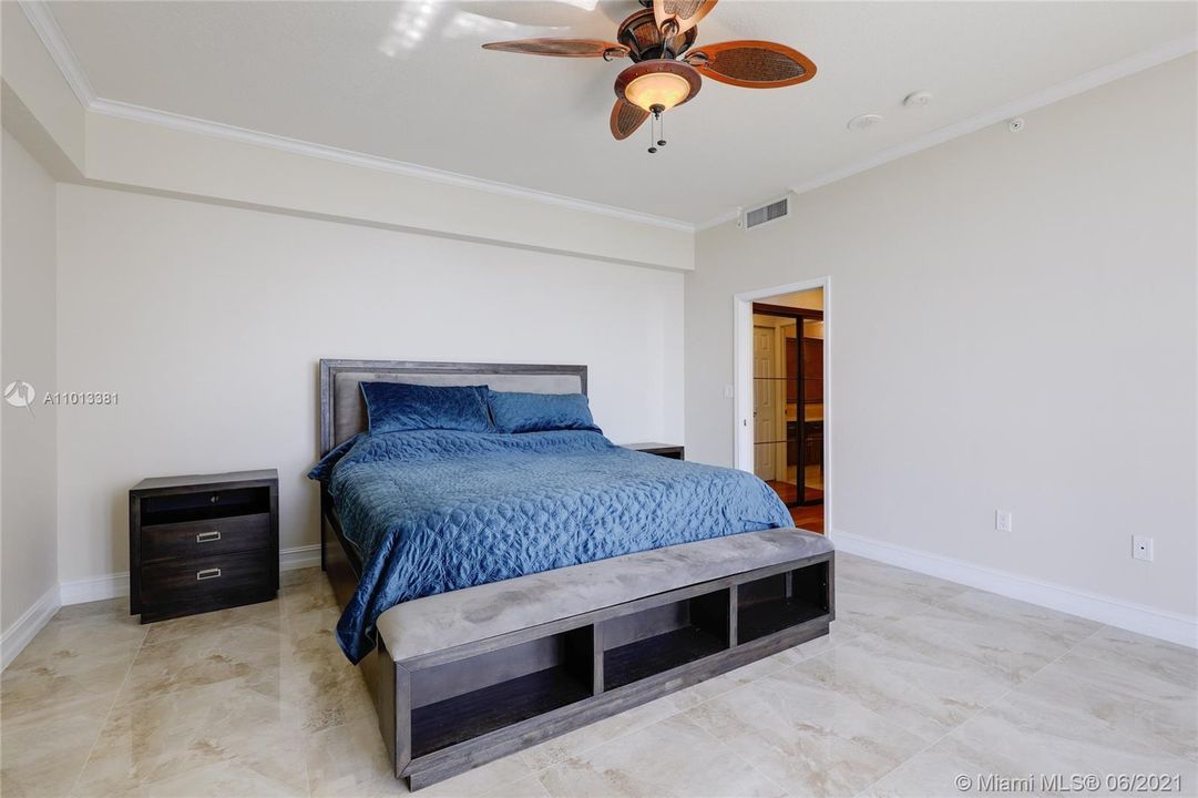 Recently Sold: $702,000 (2 beds, 2 baths, 1800 Square Feet)