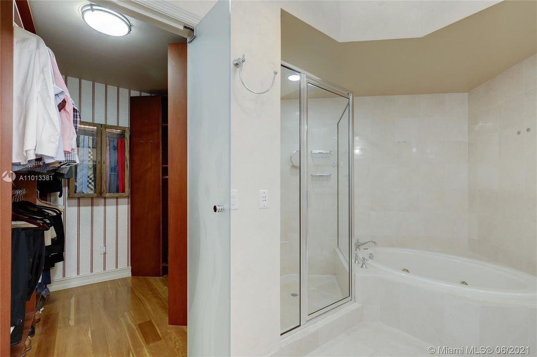 Недавно продано: $702,000 (2 спален, 2 ванн, 1800 Квадратных фут)