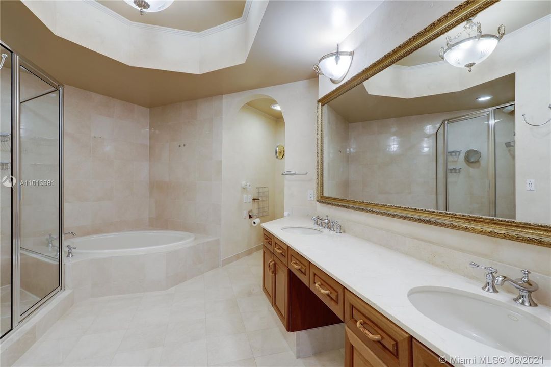 最近售出: $702,000 (2 贝兹, 2 浴室, 1800 平方英尺)