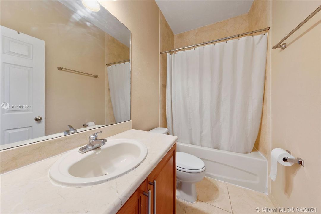Недавно продано: $1,168,000 (5 спален, 4 ванн, 3945 Квадратных фут)