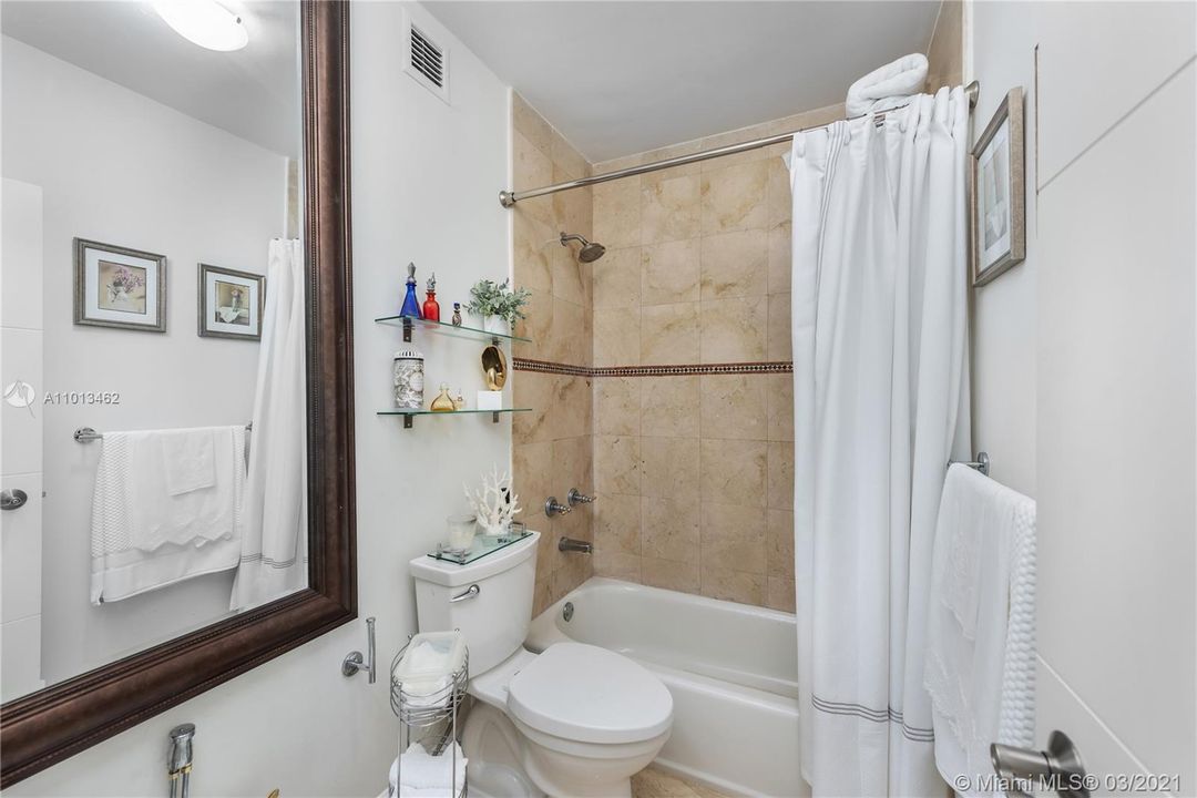 Recently Sold: $395,000 (1 beds, 1 baths, 1001 Square Feet)