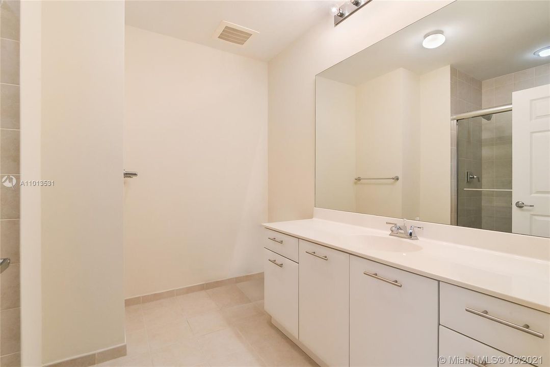 Recently Sold: $310,000 (2 beds, 2 baths, 1338 Square Feet)