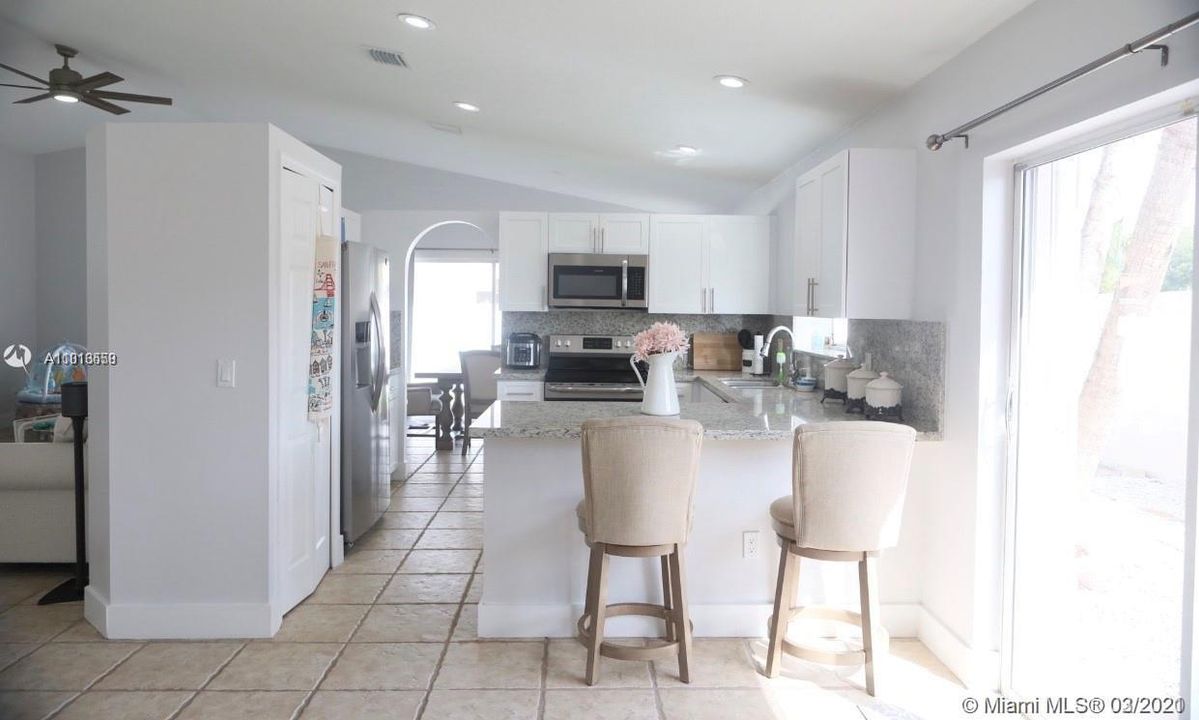 Recently Sold: $430,000 (3 beds, 2 baths, 1624 Square Feet)