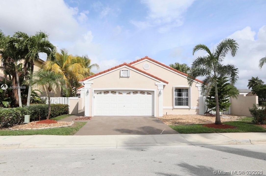 Recently Sold: $430,000 (3 beds, 2 baths, 1624 Square Feet)