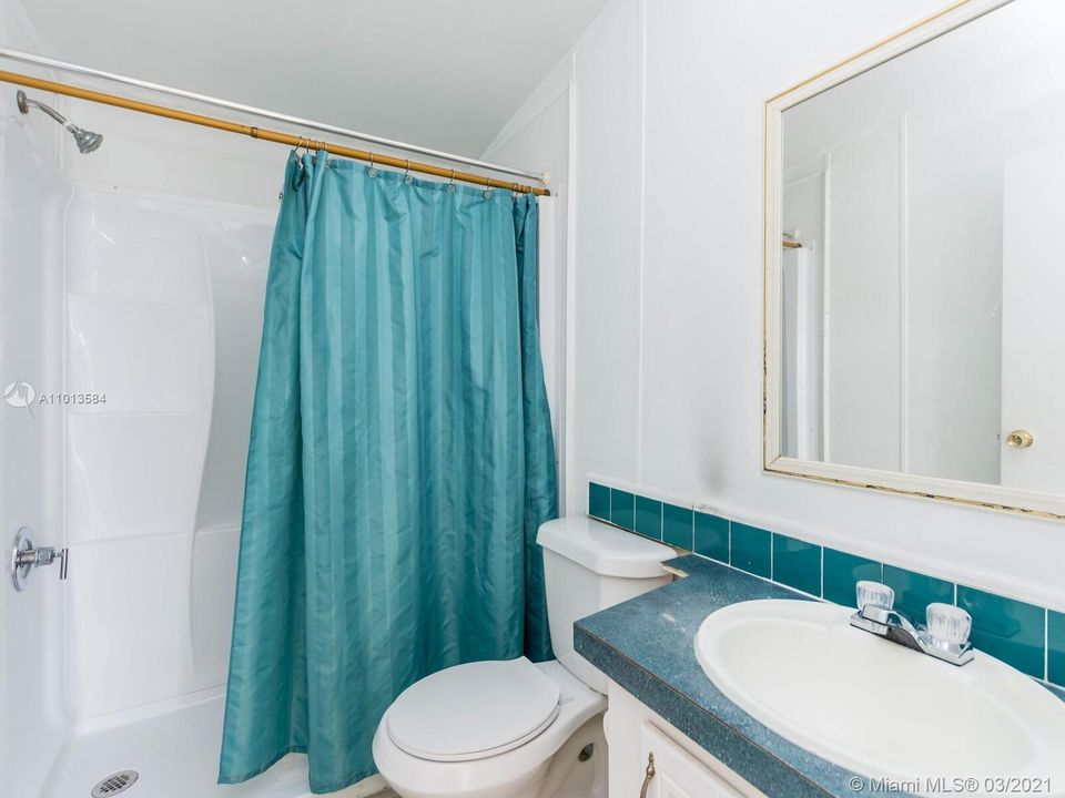 Vendido Recientemente: $75,000 (3 camas, 2 baños, 5169 Pies cuadrados)