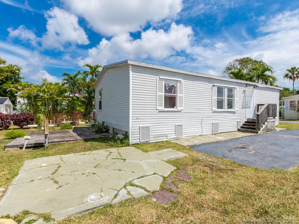 Vendido Recientemente: $75,000 (3 camas, 2 baños, 5169 Pies cuadrados)