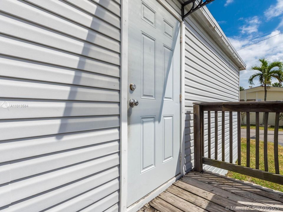 Vendido Recientemente: $75,000 (3 camas, 2 baños, 5169 Pies cuadrados)