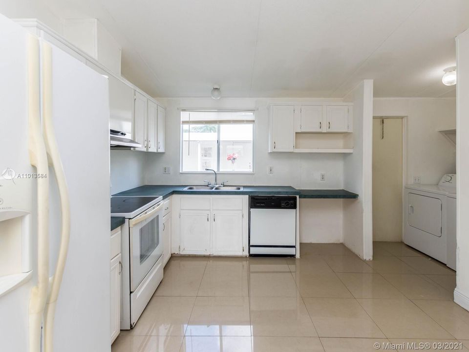 Vendido Recientemente: $75,000 (3 camas, 2 baños, 5169 Pies cuadrados)