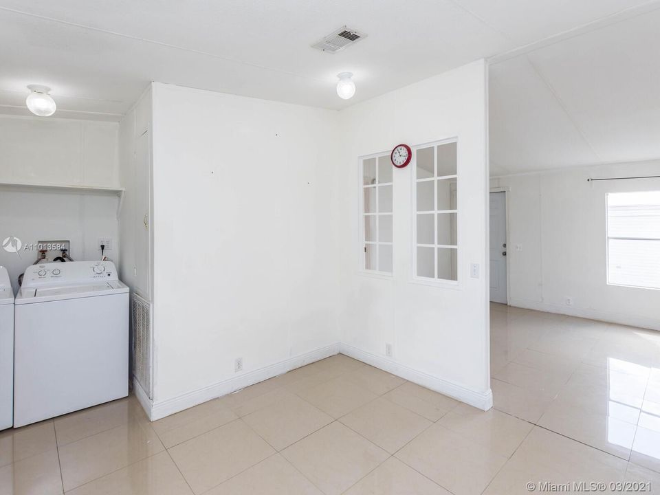 Vendido Recientemente: $75,000 (3 camas, 2 baños, 5169 Pies cuadrados)