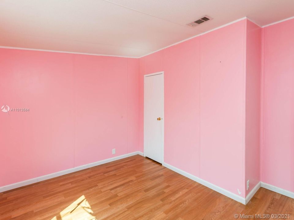 Vendido Recientemente: $75,000 (3 camas, 2 baños, 5169 Pies cuadrados)