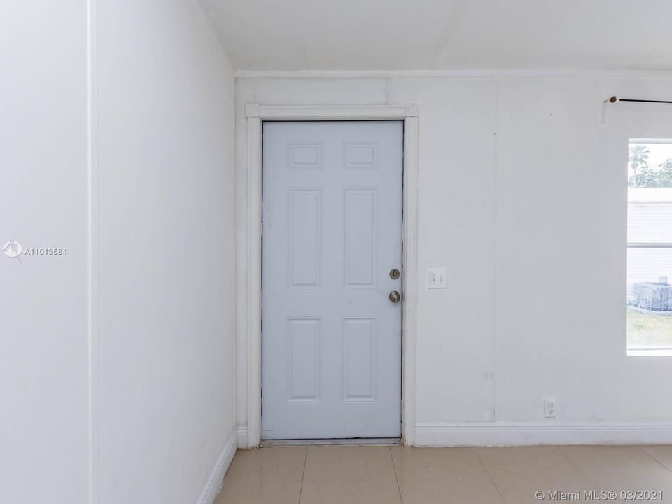 Vendido Recientemente: $75,000 (3 camas, 2 baños, 5169 Pies cuadrados)