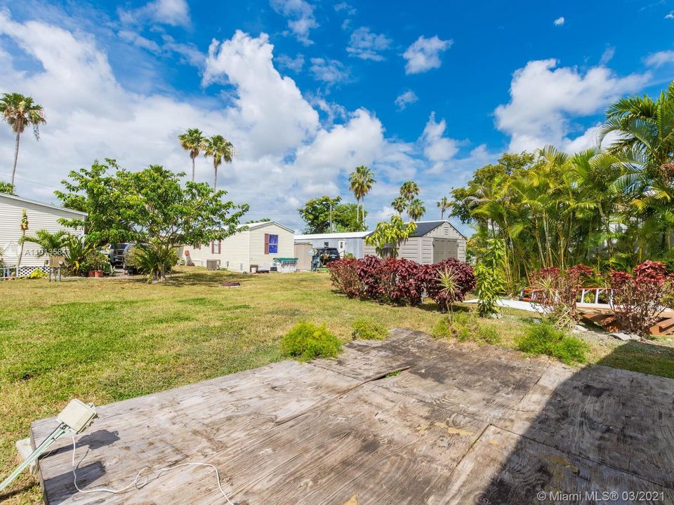 Vendido Recientemente: $75,000 (3 camas, 2 baños, 5169 Pies cuadrados)