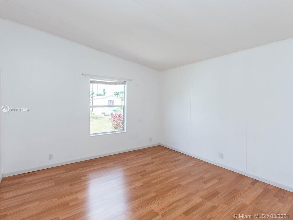 Vendido Recientemente: $75,000 (3 camas, 2 baños, 5169 Pies cuadrados)