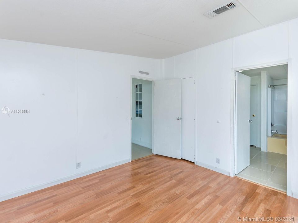 Vendido Recientemente: $75,000 (3 camas, 2 baños, 5169 Pies cuadrados)