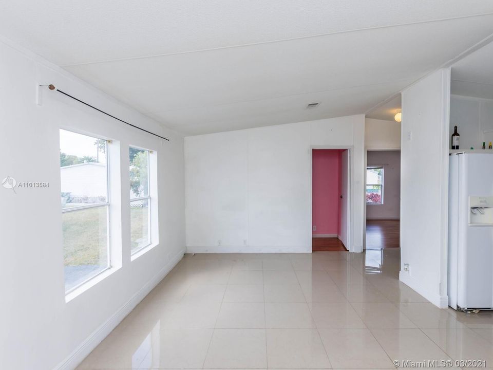 Vendido Recientemente: $75,000 (3 camas, 2 baños, 5169 Pies cuadrados)