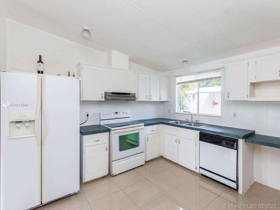 Vendido Recientemente: $75,000 (3 camas, 2 baños, 5169 Pies cuadrados)