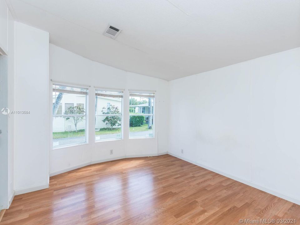 Vendido Recientemente: $75,000 (3 camas, 2 baños, 5169 Pies cuadrados)