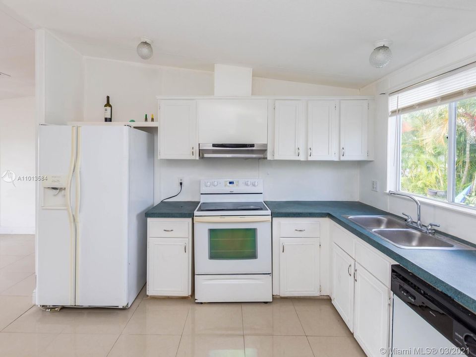 Vendido Recientemente: $75,000 (3 camas, 2 baños, 5169 Pies cuadrados)