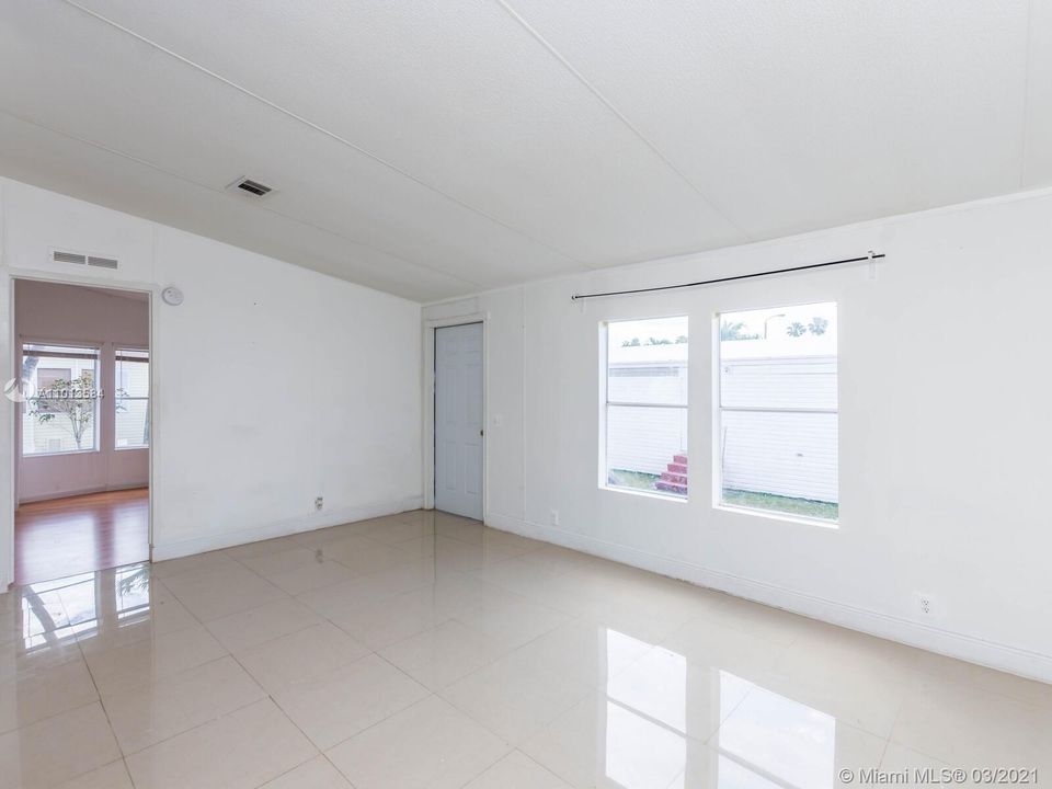 Vendido Recientemente: $75,000 (3 camas, 2 baños, 5169 Pies cuadrados)