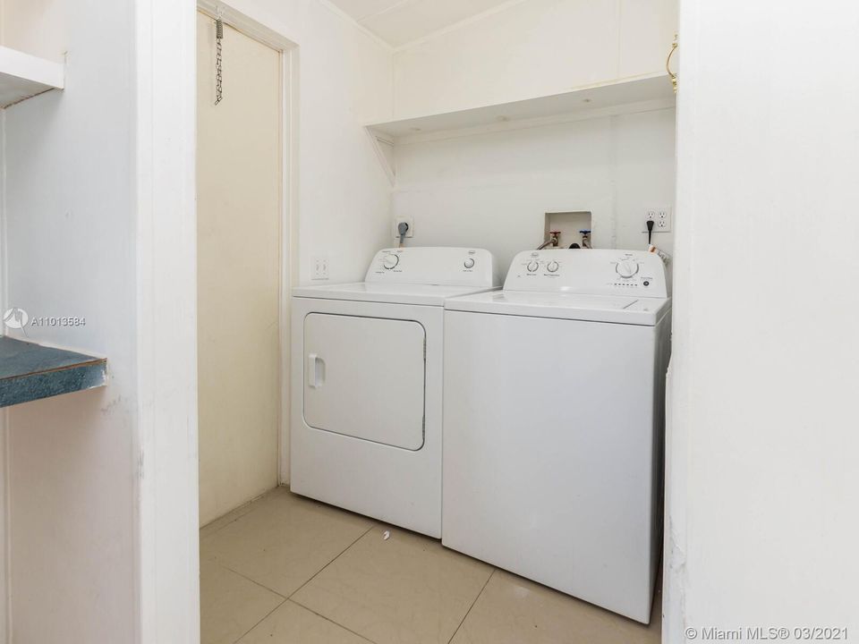 Vendido Recientemente: $75,000 (3 camas, 2 baños, 5169 Pies cuadrados)