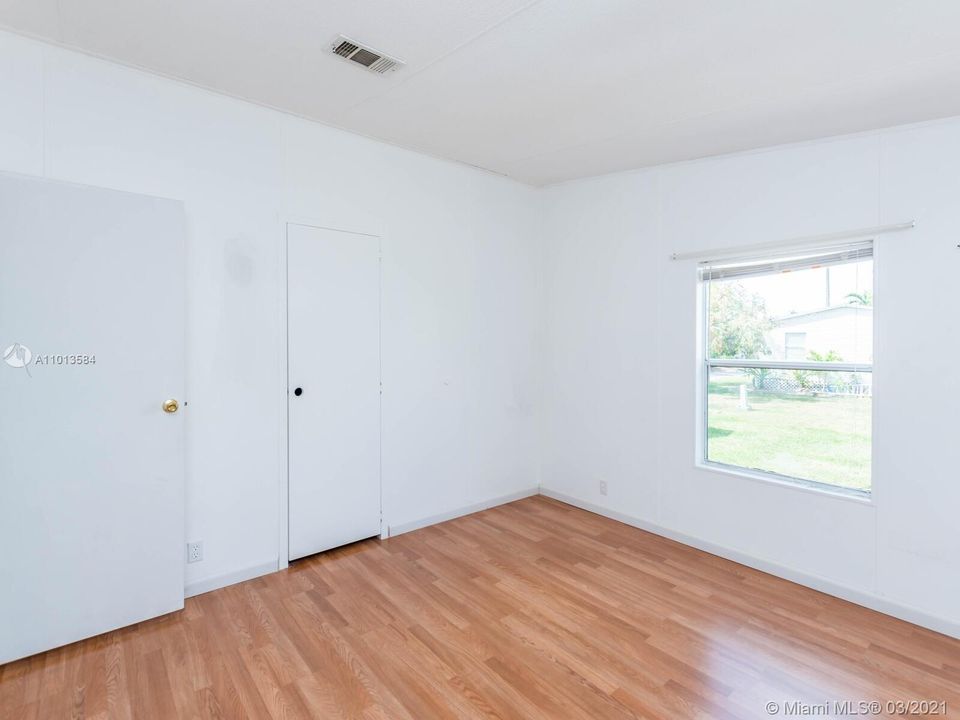 Vendido Recientemente: $75,000 (3 camas, 2 baños, 5169 Pies cuadrados)