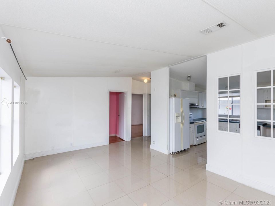 Vendido Recientemente: $75,000 (3 camas, 2 baños, 5169 Pies cuadrados)