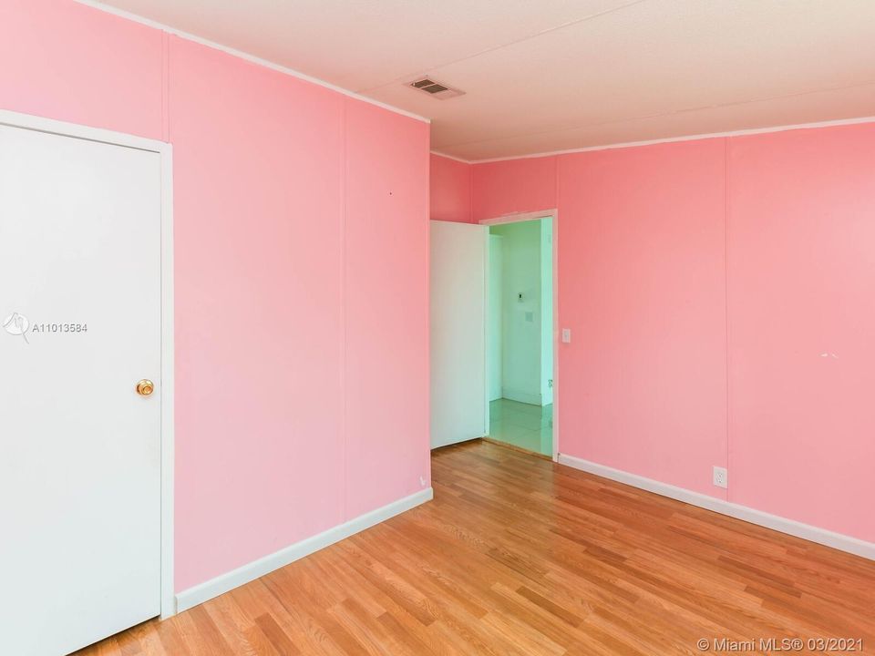 Vendido Recientemente: $75,000 (3 camas, 2 baños, 5169 Pies cuadrados)