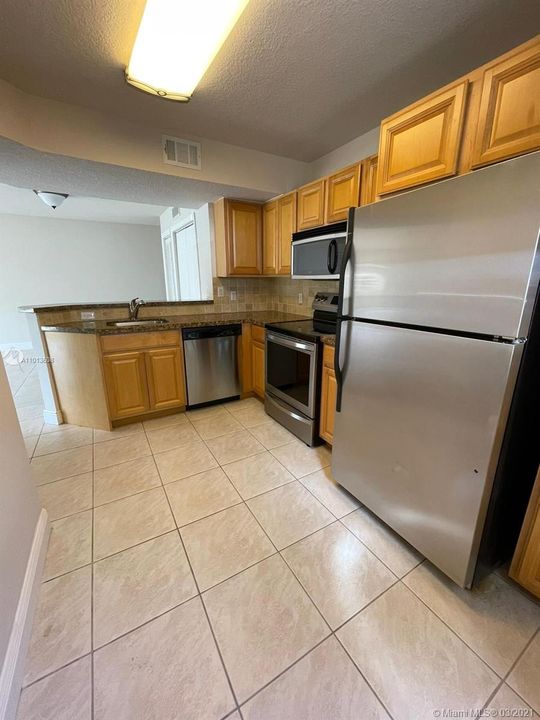 Recently Sold: $149,900 (1 beds, 1 baths, 733 Square Feet)