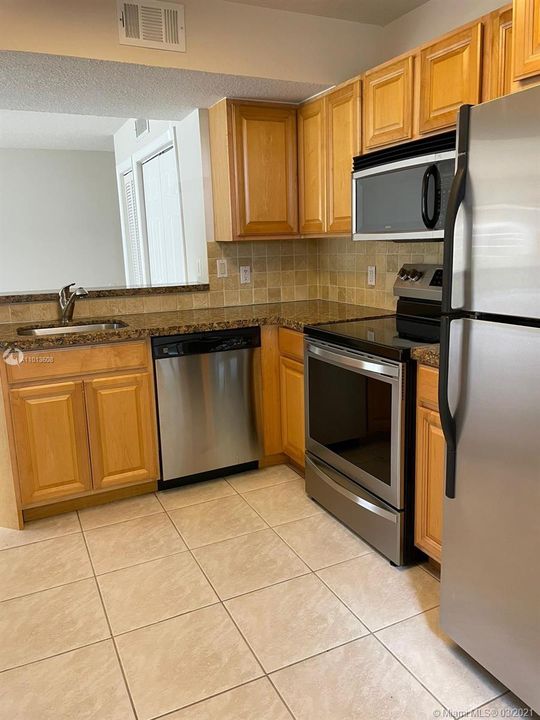 Recently Sold: $149,900 (1 beds, 1 baths, 733 Square Feet)