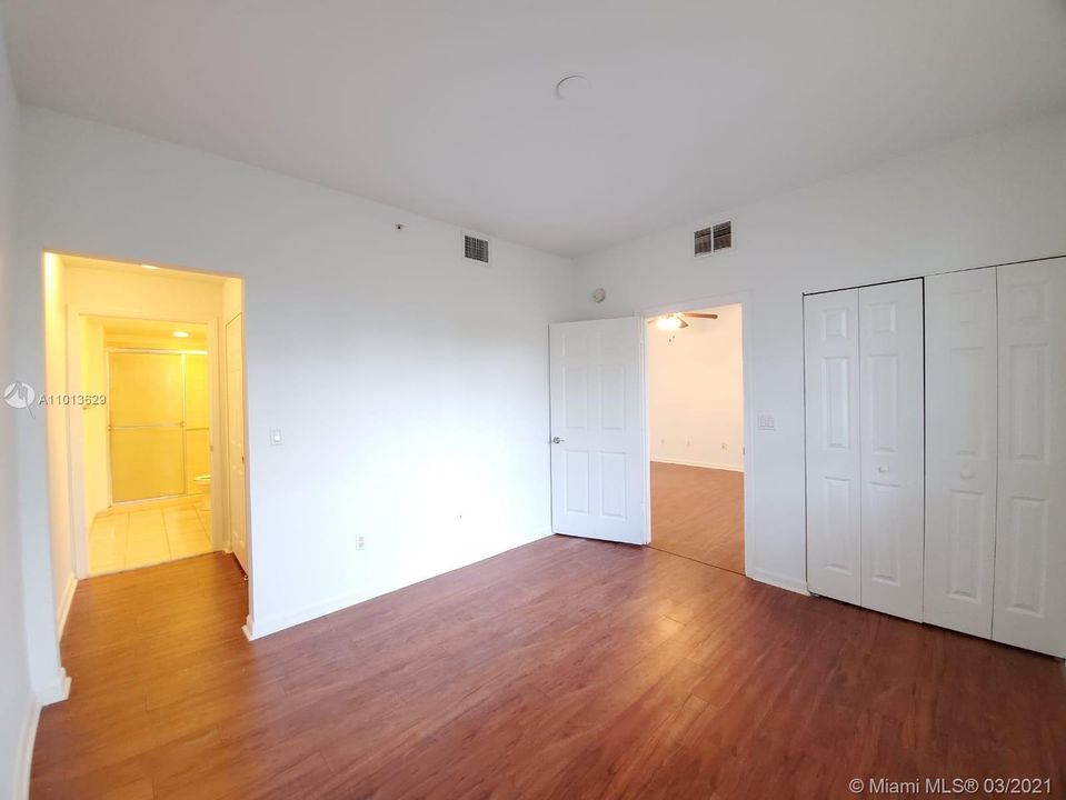 Recently Rented: $1,300 (2 beds, 2 baths, 855 Square Feet)