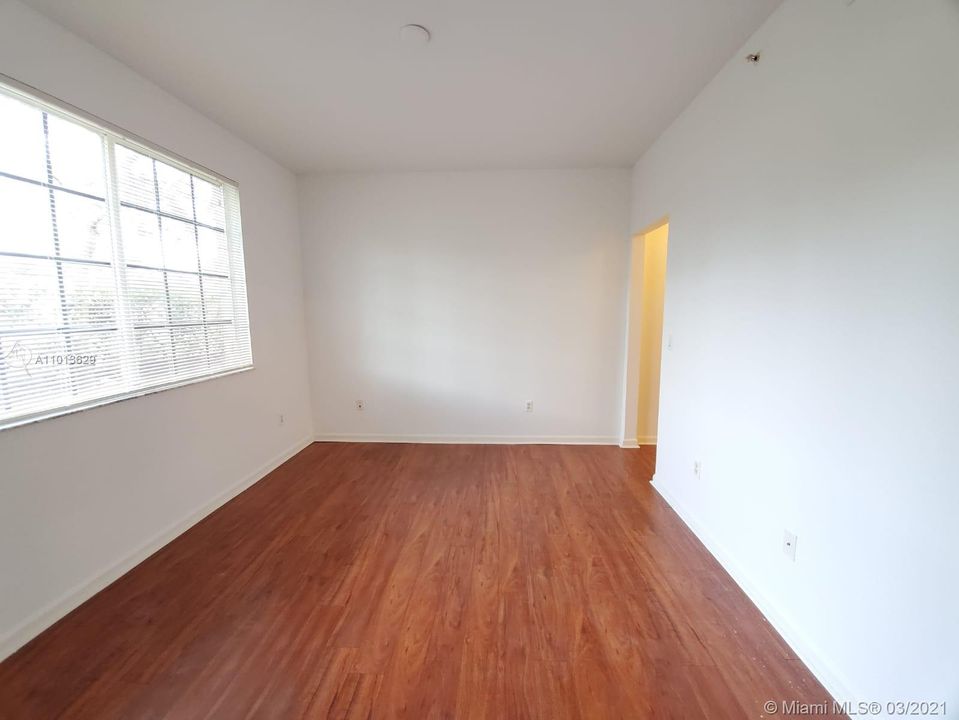 Recently Rented: $1,300 (2 beds, 2 baths, 855 Square Feet)