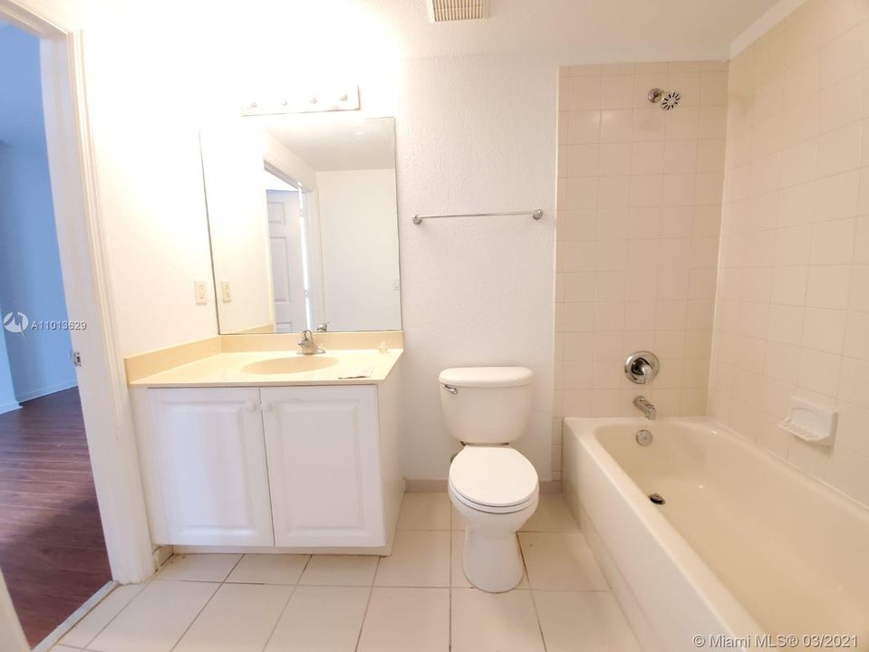 Recently Rented: $1,300 (2 beds, 2 baths, 855 Square Feet)