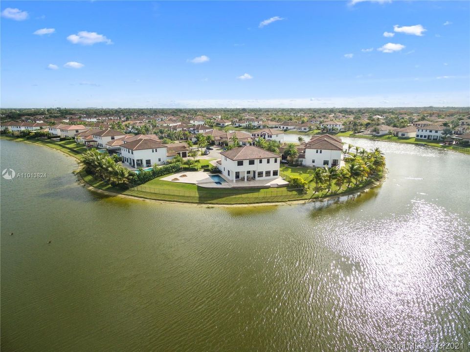 Recently Sold: $1,200,000 (5 beds, 5 baths, 4110 Square Feet)