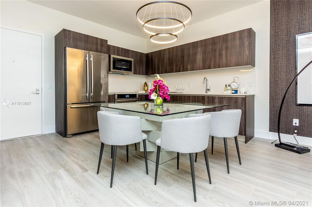 Recently Sold: $487,990 (1 beds, 2 baths, 855 Square Feet)