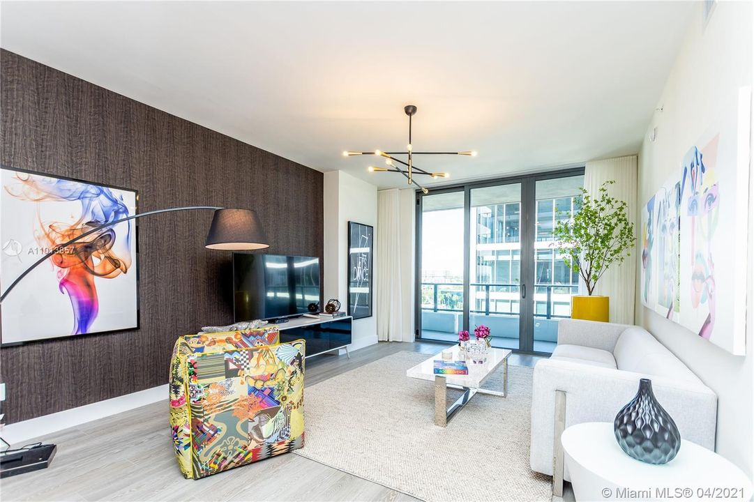 Recently Sold: $487,990 (1 beds, 2 baths, 855 Square Feet)