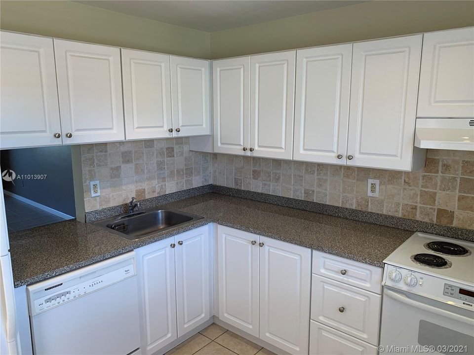 Недавно арендовано: $1,225 (1 спален, 1 ванн, 712 Квадратных фут)