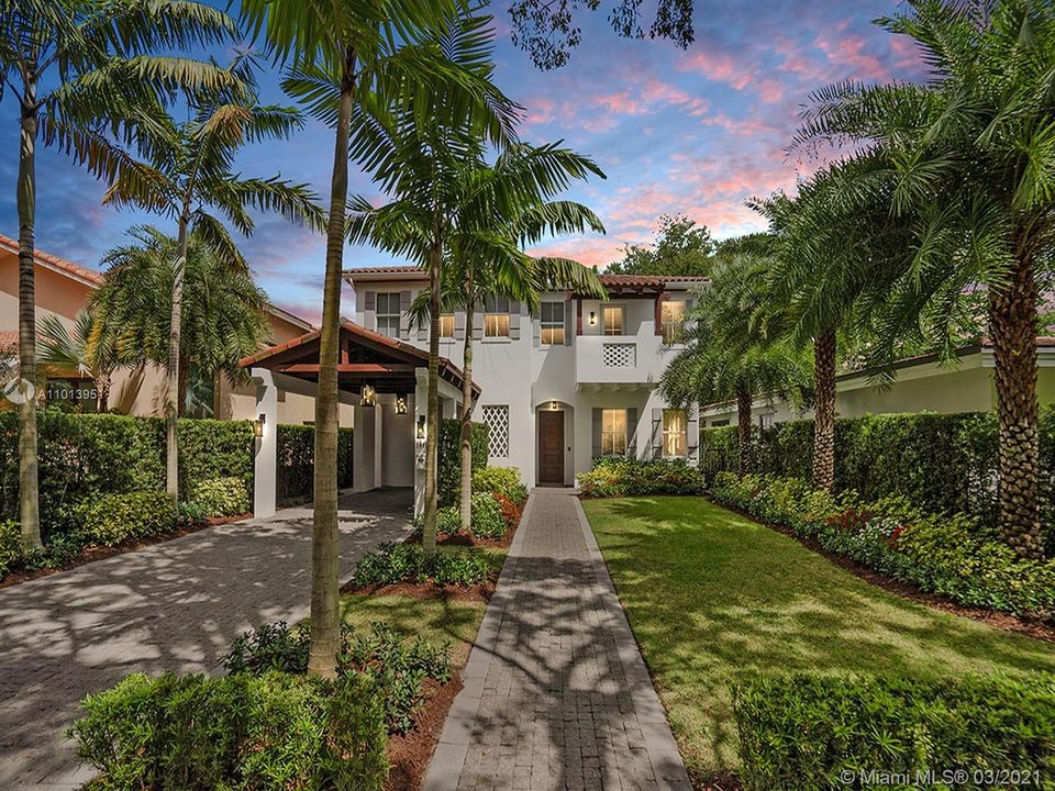 Recently Sold: $2,286,000 (4 beds, 4 baths, 3290 Square Feet)
